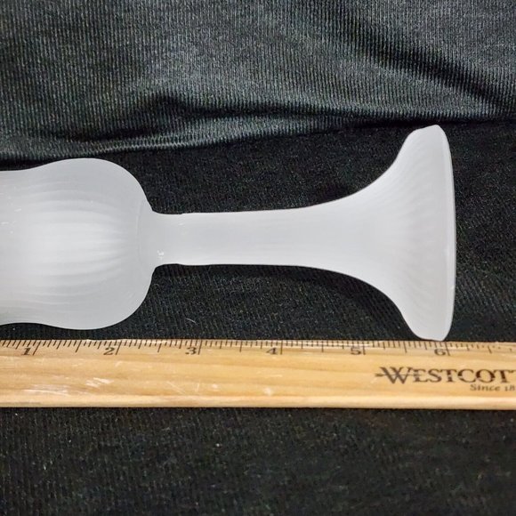 Tiara Exclusive Frosted Tulip Glass Candlestick Holder 6" vintage satin - Picture 7 of 8